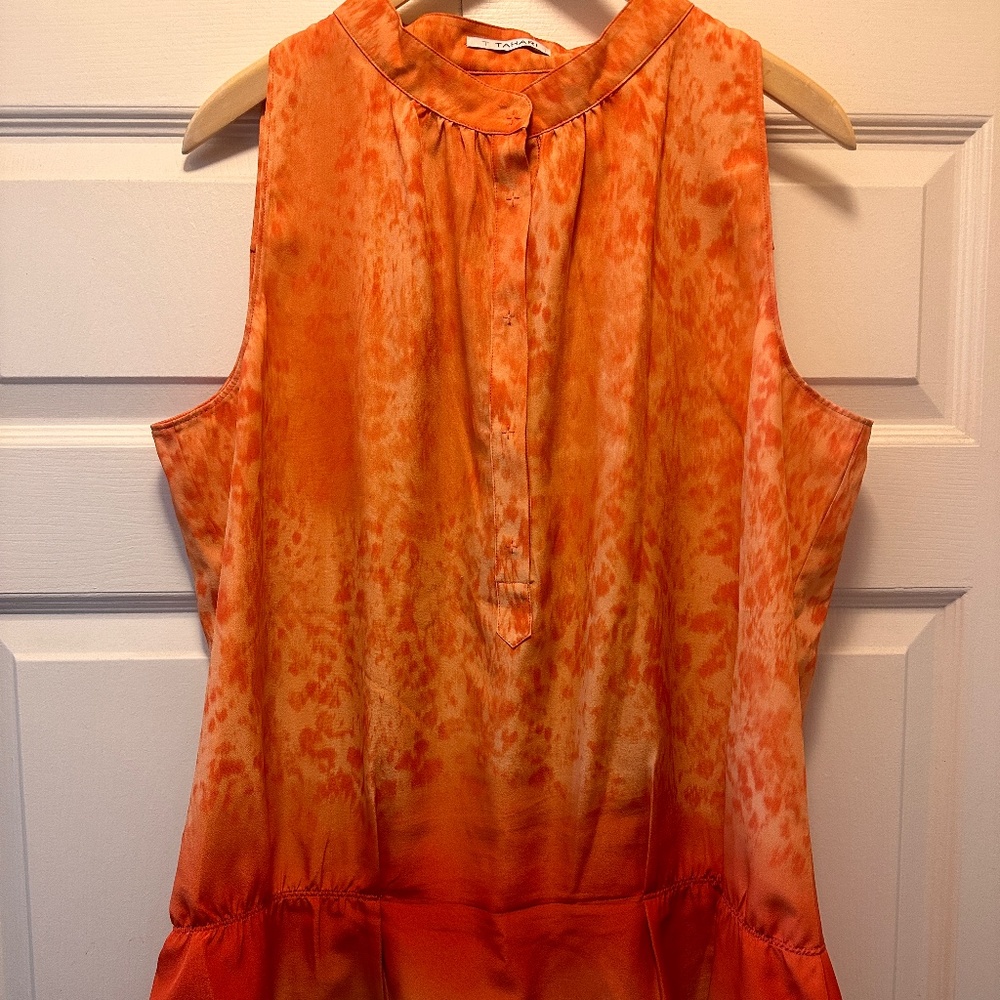 Like-new Tahari XL two-toned (orange family) sleeveless blouse!
